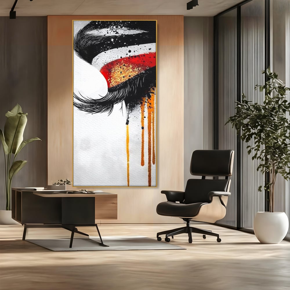 Tablou canvas cu tablou canvas cu ochi stilizat, in rama de aluminiu auriu, pe perete intr-un birou